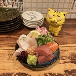 立ち飲み じんべえ - おまかせお造り5種2貫盛り　590円（税別）　※限定20食　※定番以外も入っていて、お得な内容