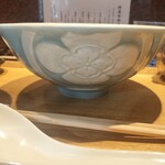 中華蕎麦 とみ田 - この家紋、この丼、知ってるぞ、、、