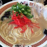 八源 門真本店 - 豚骨ラーメン（600円）紅ショーON