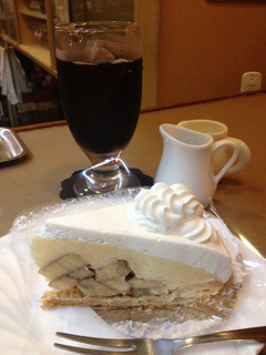 Vikutoria - バナナクリームパイ（430円）とアイスコーヒー（480円だがケーキとセットで半額の240円）