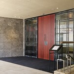 六本木 kappou ukai - お隣にある鉄板焼「六本木うかい亭」入口