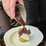 六本木 kappou ukai - バナナのアイスとピスタチオのムース﻿ 熱々のチョコレートソースをかけて﻿