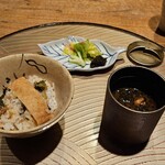 六本木 kappou ukai - 花山葵とそぼろ釜炊きご飯
      漬物、味噌汁