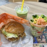 ZETTERIA - 料理写真:絶品オレンジチキンバーガー、サラダ(胡麻)