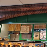 ポフベーカリー - 緑色を基調とした店舗