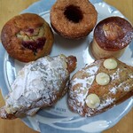 ポフベーカリー - お皿に出したら全部甘い系だった(笑)