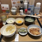 やよい軒 - 料理写真:ミニすき焼き朝食@490円