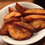 リ・カーリカ - パリのカフェ風フレンチフライ
      ピリ辛なお味が酒の肴です