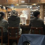 酉乃市 - カウンター席と焼き場