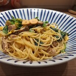 ハシヤ 幡ヶ谷分店 - 自家製ベーコンとほうれん草のカルボナーラ大