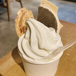 8 base - 新郷村特濃ソフトクリーム