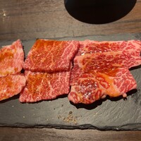焼肉 じゅん - 右からカルビ、赤身、上ロース