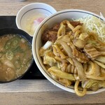 かつや - 料理写真:焼きうどんとチキンカツの合盛り丼とBセットの豚汁と温泉卵