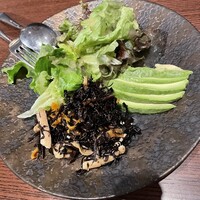 高ようじ 大宮 - ヒジキとアボカド、ちょっと謎