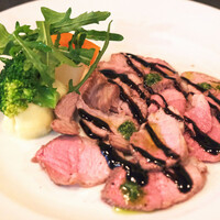 BISTRO FAVORI 代官山 - プレフィックスランチ 3500円 の仔羊もも肉のロースト クレームバルサミコとジェノヴェペースト