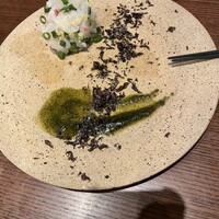 高ようじ 大宮 - 鯛のタルタルと紫蘇べネーゼ。盛り付けはが美。