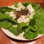 Ata - 鮪のうなじとほっぺ、チーズと葉で巻いて2