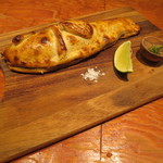 Ata - 鮎の塩パン蒸し焼き、岩塩、ライム、バイマックルで2