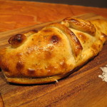 Ata - 鮎の塩パン蒸し焼き、岩塩、ライム、バイマックルで1