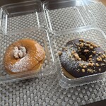 コポリドーナツ - よ〜く見ると、クルミが真ん中に落ちてマスオ（笑）