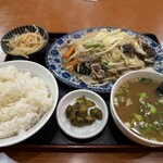 十八番 - 肉野菜炒め定食(900円)