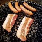 安楽亭 - 豚カルビ。