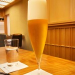 季節料理　なかしま - 生ビールは実に美しいビジュアルです！そこからビール、サーバー、グラスの徹底管理を窺い知ることができます(o^^o)
