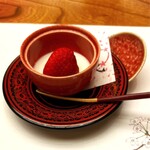 季節料理　なかしま - 苺と器のカラーマッチがお洒落です！(o^^o)