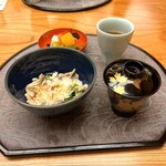 季節料理　なかしま - 炊き込みご飯は遠慮なくおかわりさせて頂きました
      m(_ _)m