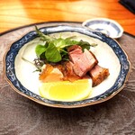 季節料理　なかしま - 『東広島こい地鶏』は東広島ブランド地鶏開発振興協議会と広島大学の共同研究により誕生したブランド地鶏です！程よい歯応えと味わい深い旨みが特徴です♪(o^^o)