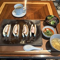 TexturA - 黒酢のカツサンド、コーヒー