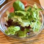 カフェ・ヴィヴモン・ディモンシュ - オムライスのセットのサラダ