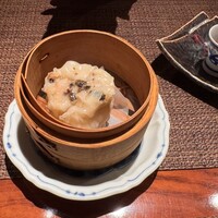 中華割烹 わらじん - 黒トリュフ香る焼売