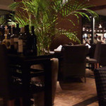 シュハリ カーサ - 南国っぽい雰囲気の内装です＾＾；