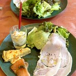 びすとろ Den Den - 自家製ロースハム　玉ねぎのブランマンジェ　サーモンマリネ　スパニッシュオムレツ