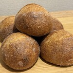 ブーランジェリー コロン - 全粒粉のプチパン