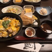 名古屋コーチン・旬菜 一鳳 金山本店 - コーチンの親子丼、手羽先の唐揚げ、出汁巻き卵、ささみの和物