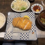 かつ吉 渋谷店 - 絶妙な揚げ具合のとんかつです