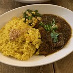 レインボウスパイス カフェチャイストール - スパイシーポークビンダルー！(呪文)