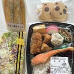 クスリのアオキ - 料理写真:鮭弁当など