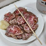 肉のまえかわ - ニンニクショウガ？お姉さんに聞かれる前にニンニクっ！て言えてないのはまだまだ肉のまえかわファンじゃないよなぁ