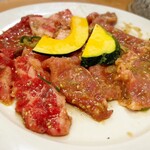 あおぞら - 上州定食（¥1,880税抜）のお肉（熟成生上州牛のカルビ、熟成生上州産豚のロース）