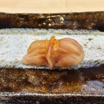 THE SUSHI TOKYO 旬 - 赤貝
      