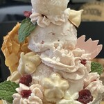 Art Gallery Cafe 茶々華 - 大福、苺マスカルポーネアイス、桜アイス、桜クリームなど