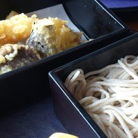御曹司きよやす邸 鎌倉プリンスホテル店 - 岡持ち重 鎌倉蕎麦