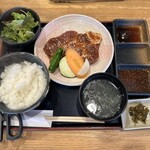 炭火焼肉 ジパング - 大判ロース焼定食1200円   ご飯は　大　中　小から選べる。今回は中でお願いしたよ。