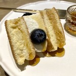 椿サロン - メイプルシロップはお好みで