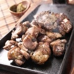 じとっこ - 宮崎の自社養鶏場から直送の新鮮じとっこを炭火焼で。