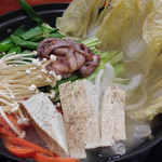 アリラン食堂 - 海鮮鍋（辛くないヘムルタン）。手長ダコ入り(^^)