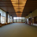 絆＋ - （2014年7月）とても広い屋内ドッグラン。クーラーが効いているので真夏でも安心。